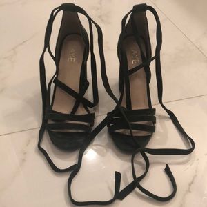 Forest green suede wedges! 👠